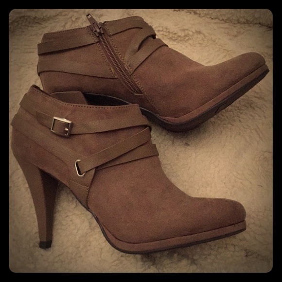Fergalicious Shoes - Brand new Fergalicious by Fergie Booties sz 7.5